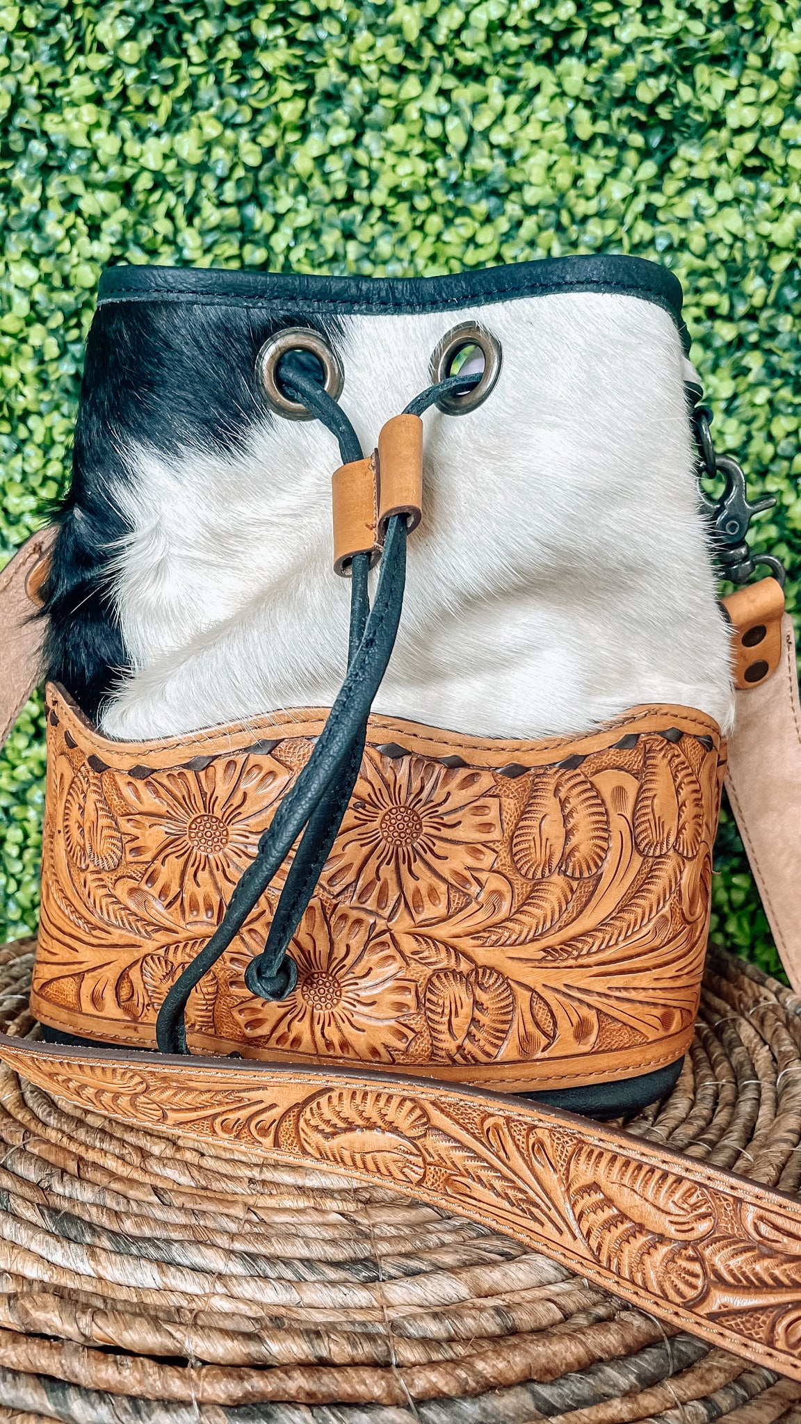 Cowhide bucket best sale bag